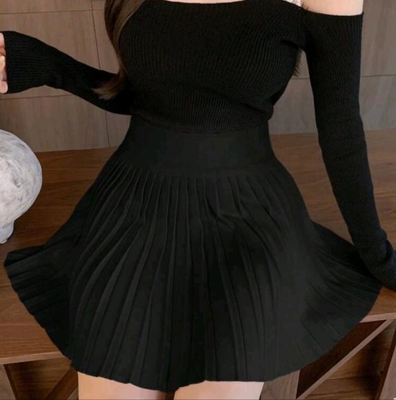 Women's Solid Color Short Pleated Sweater Skirt, Autumn/Winter - Picture 3 of 4